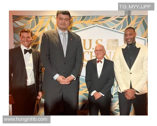 姚明的外貌争议背后隐藏的篮球巨星魅力与个人故事