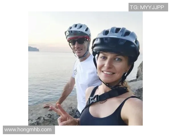 足球巨星与儿子共度亲子时光展现温馨家庭瞬间