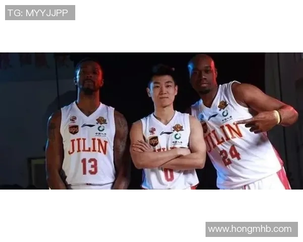 篮球明星重返故乡赛场引发球迷热潮重温昔日辉煌瞬间